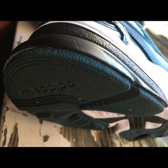 Adidas size 7.5. Like new. - Picture 3 of 5